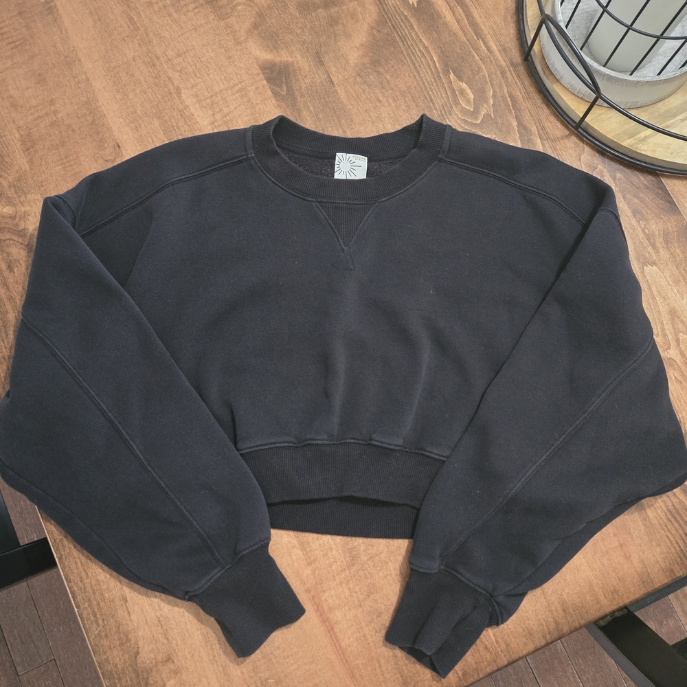 Aerie Black Pullover Cropped Sweatshirt